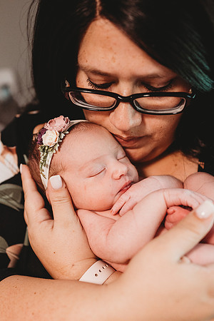 Newborn-Vivian_-330