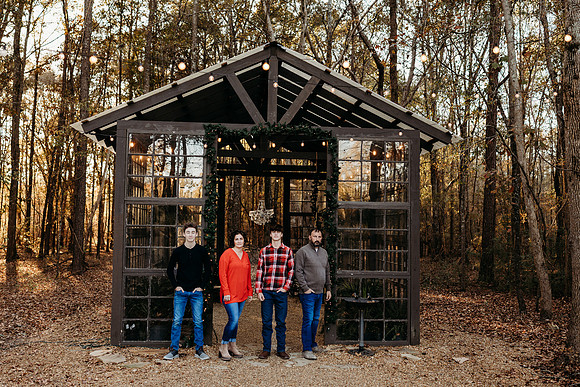 Glass House Family-Thompson-543